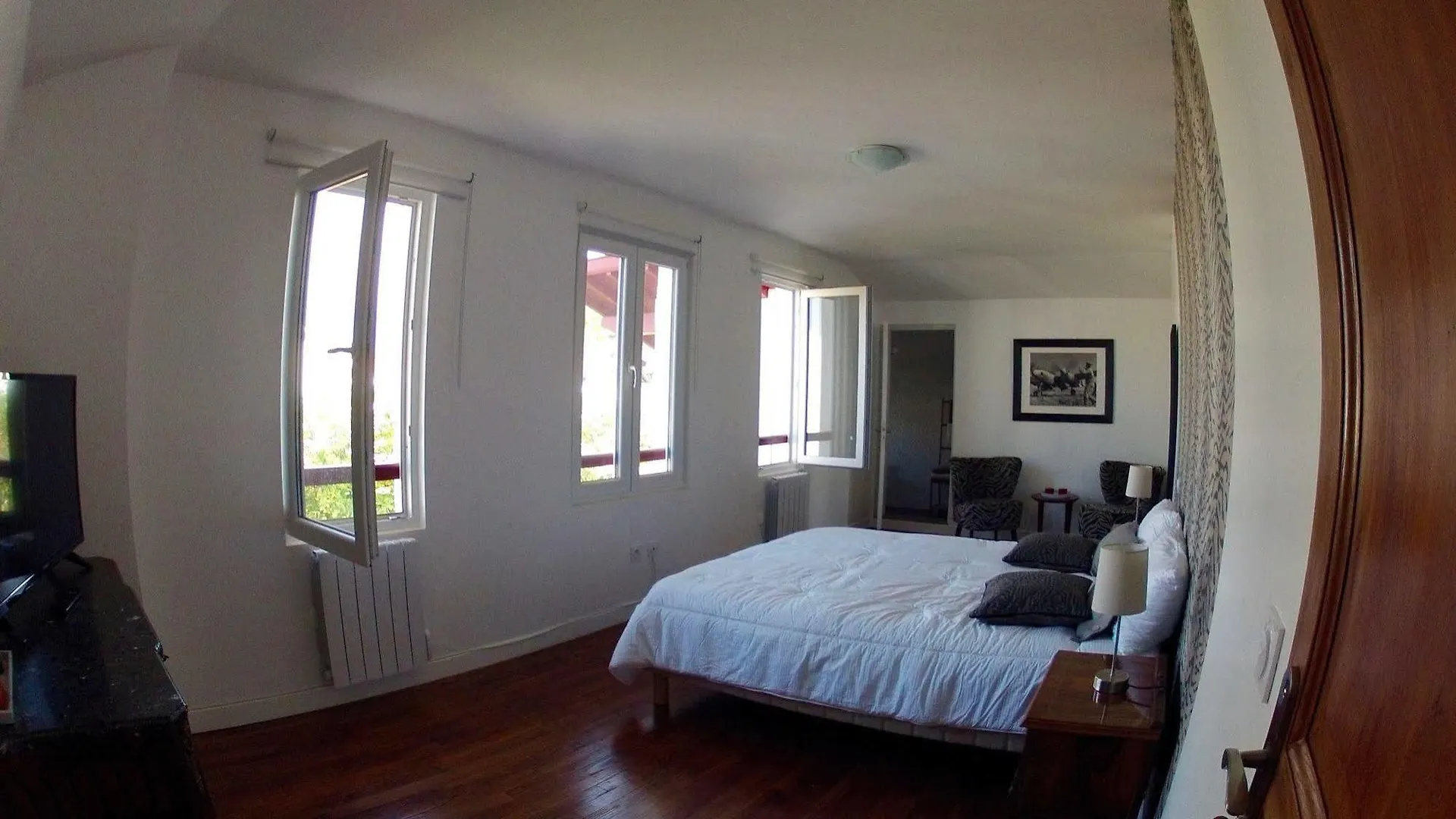 Aux Arenes De Bayonne Bed & Breakfast 3*,  France