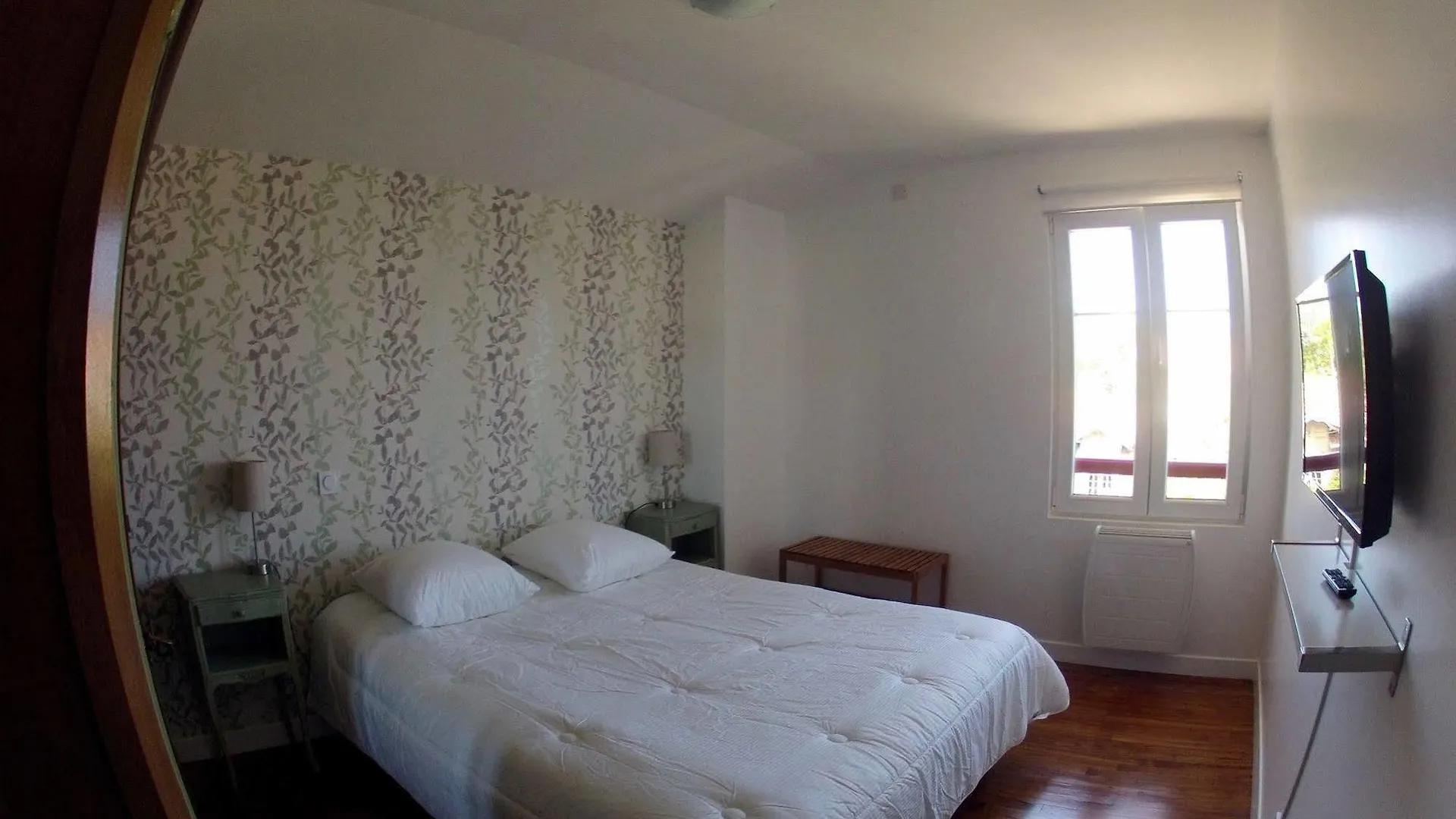 Aux Arenes De Bayonne Bed & Breakfast 3*,  France